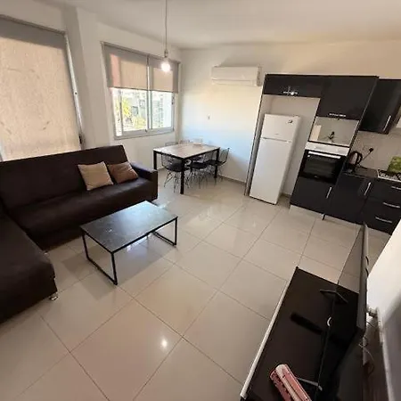 شقة 2 Bedroom Comfy And Calm Flats By Lords Palace And Sea *