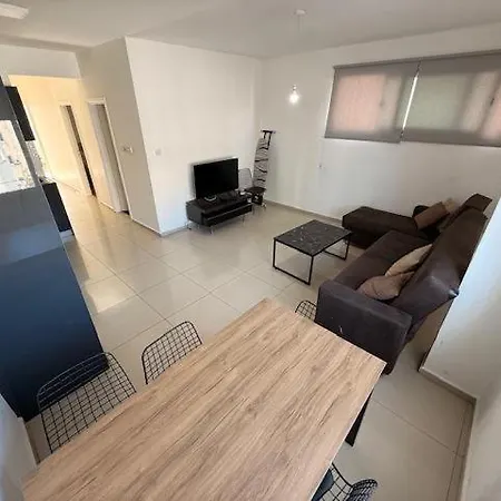 2 Bedroom Comfy And Calm Flats By Lords Palace And Sea * كيرينيا
