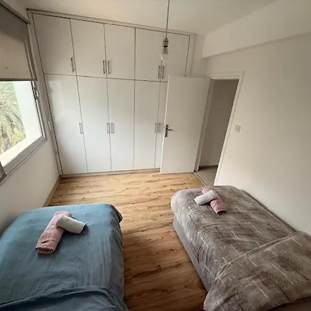 شقة 2 Bedroom Comfy And Calm Flats By Lords Palace And Sea