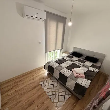 2 Bedroom Comfy And Calm Flats By Lords Palace And Sea شقة *