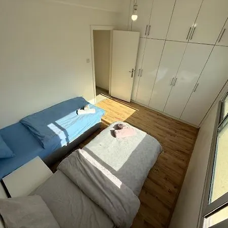 شقة 2 Bedroom Comfy And Calm Flats By Lords Palace And Sea